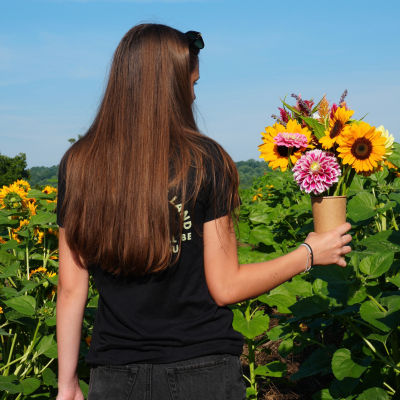 Juliet with HYO Flowers